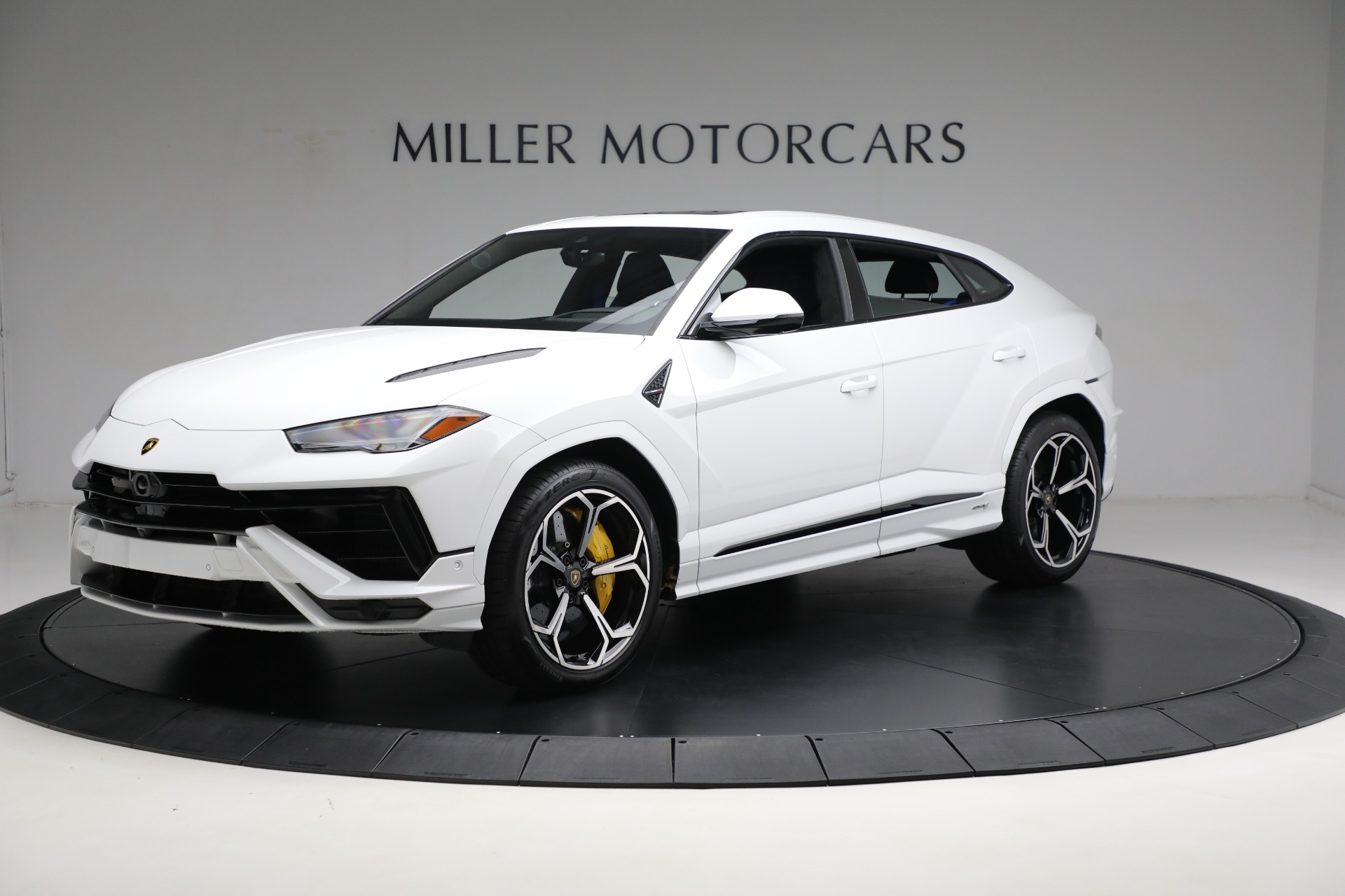 Used 2024 Lamborghini Urus S for sale Sold at Bugatti of Greenwich in Greenwich CT 06830 1