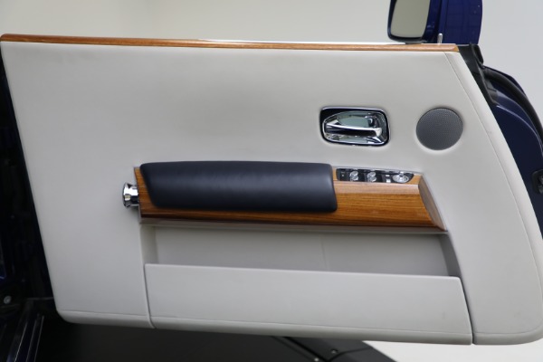 Used 2010 Rolls-Royce Phantom Drophead Coupe for sale Sold at Bugatti of Greenwich in Greenwich CT 06830 28
