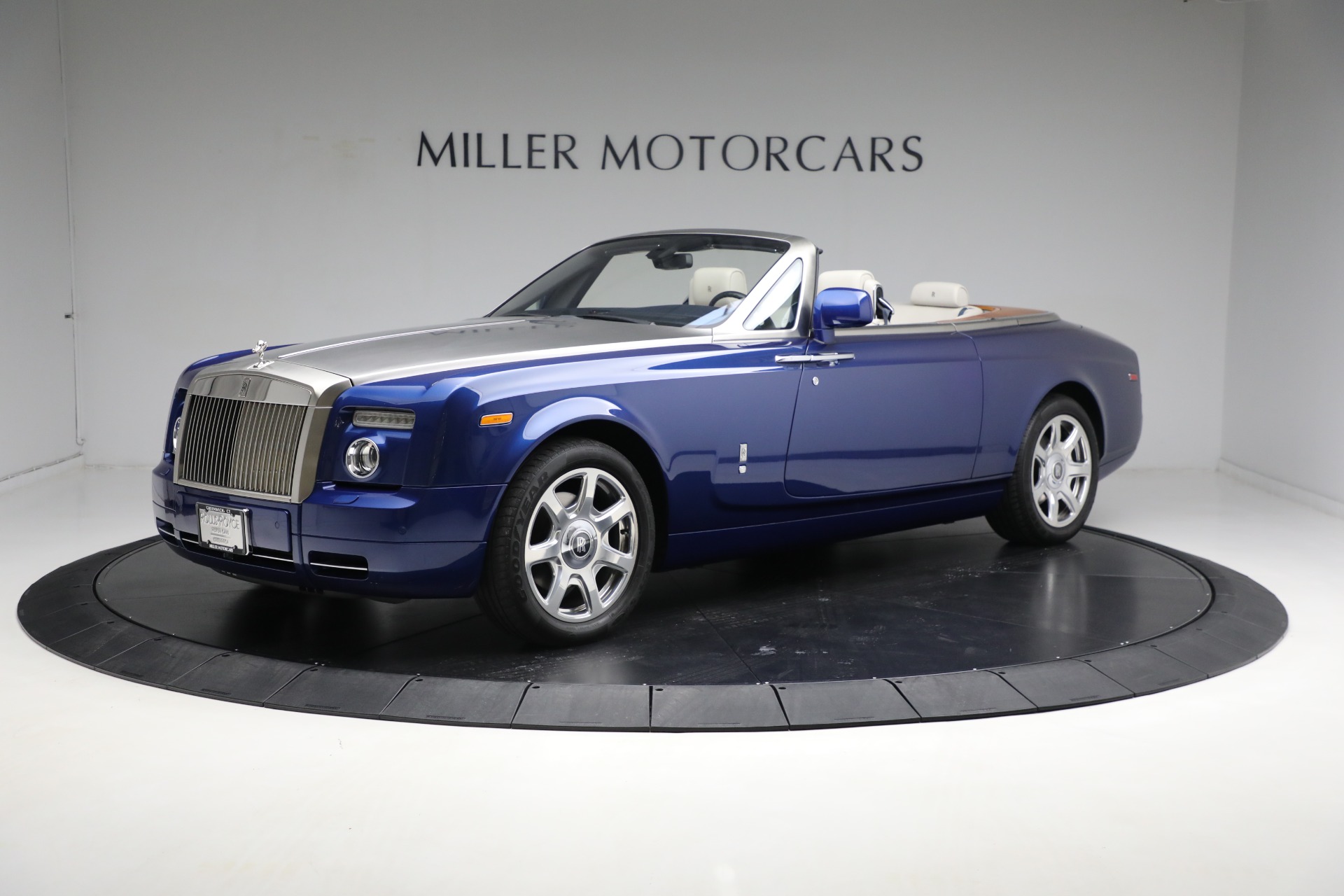 Used 2010 Rolls-Royce Phantom Drophead Coupe for sale $199,900 at Bugatti of Greenwich in Greenwich CT 06830 1