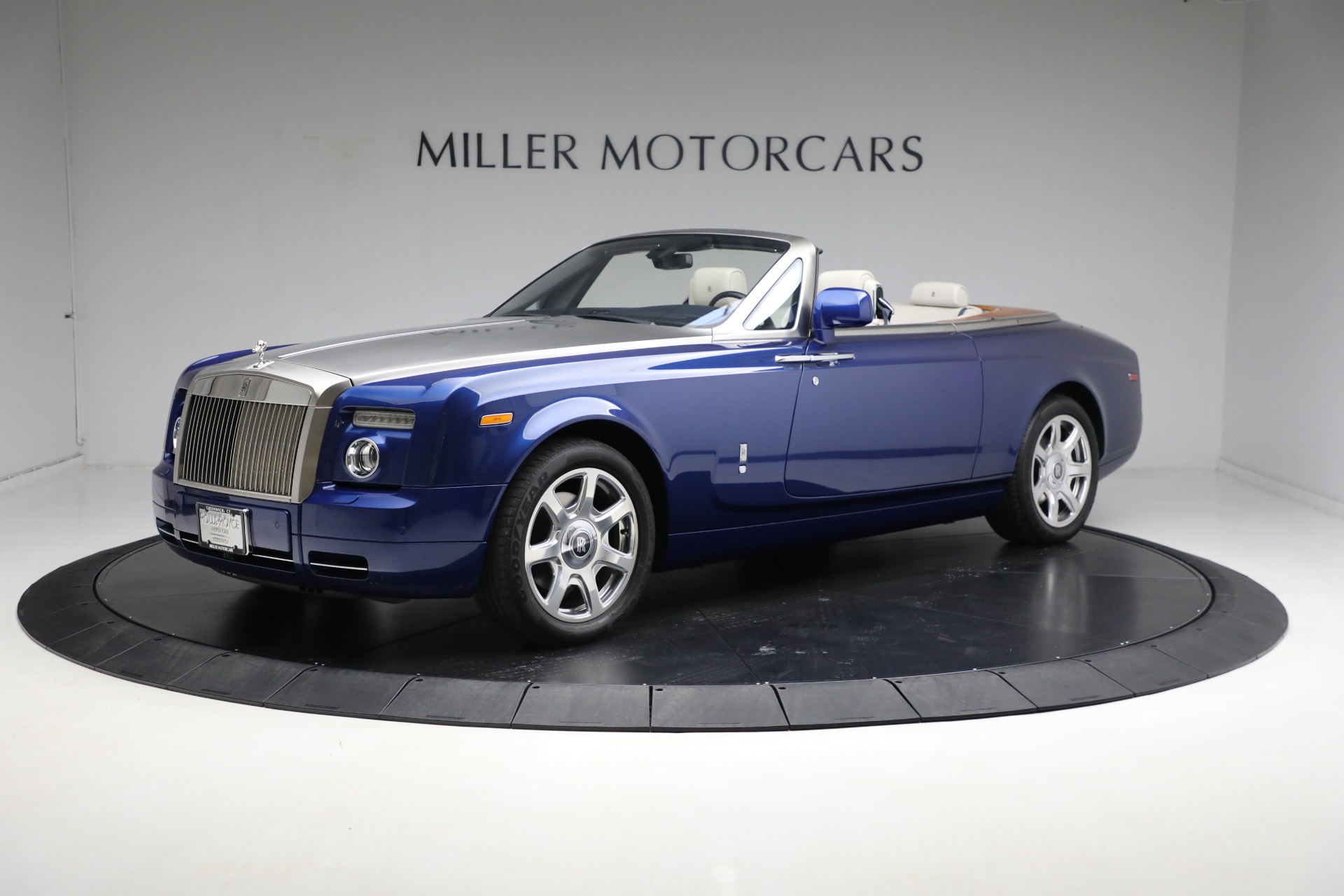 Used 2010 Rolls-Royce Phantom Drophead Coupe for sale Sold at Bugatti of Greenwich in Greenwich CT 06830 1