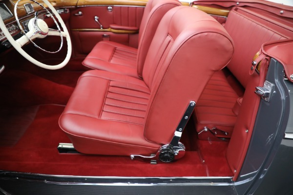 Used 1959 Mercedes Benz 220 S Ponton Cabriolet for sale $229,900 at Bugatti of Greenwich in Greenwich CT 06830 13