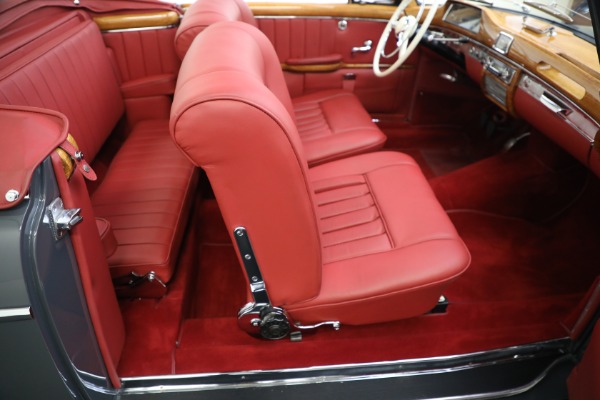 Used 1959 Mercedes Benz 220 S Ponton Cabriolet for sale $229,900 at Bugatti of Greenwich in Greenwich CT 06830 24