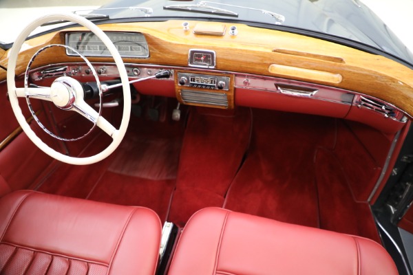 Used 1959 Mercedes Benz 220 S Ponton Cabriolet for sale $229,900 at Bugatti of Greenwich in Greenwich CT 06830 27