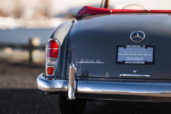 Used 1959 Mercedes Benz 220 S Ponton Cabriolet for sale $229,900 at Bugatti of Greenwich in Greenwich CT 06830 9