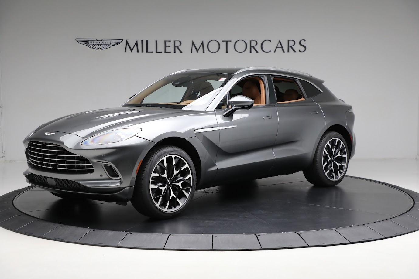 Used 2024 Aston Martin DBX for sale $131,900 at Bugatti of Greenwich in Greenwich CT 06830 1