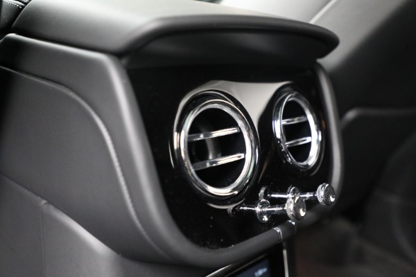 New 2024 Bentley Bentayga Hybrid for sale Sold at Bugatti of Greenwich in Greenwich CT 06830 26