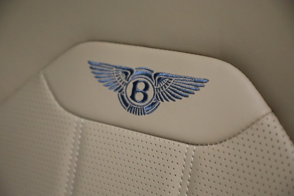 New 2024 Bentley Bentayga V8 for sale $239,845 at Bugatti of Greenwich in Greenwich CT 06830 24