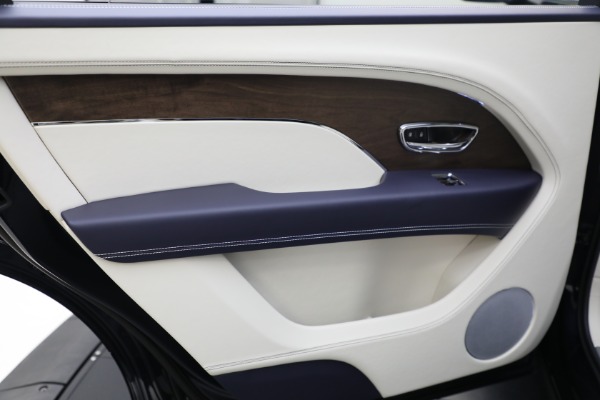 New 2024 Bentley Bentayga EWB V8 for sale $269,040 at Bugatti of Greenwich in Greenwich CT 06830 24