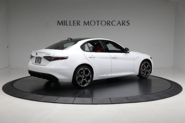 New 2024 Alfa Romeo Giulia Veloce for sale $56,710 at Bugatti of Greenwich in Greenwich CT 06830 17