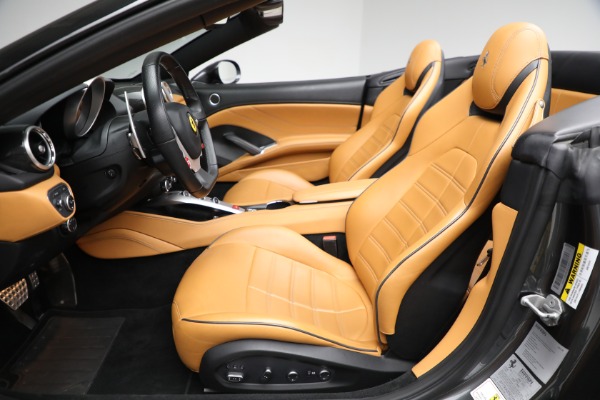 Used 2015 Ferrari California T for sale $142,900 at Bugatti of Greenwich in Greenwich CT 06830 20