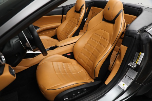 Used 2015 Ferrari California T for sale $142,900 at Bugatti of Greenwich in Greenwich CT 06830 21