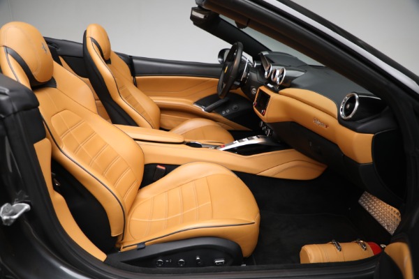 Used 2015 Ferrari California T for sale $142,900 at Bugatti of Greenwich in Greenwich CT 06830 23