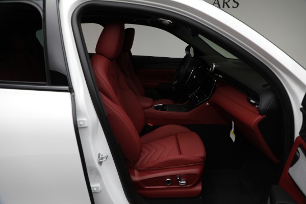 New 2024 Maserati Grecale Modena for sale Sold at Bugatti of Greenwich in Greenwich CT 06830 27