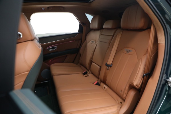 New 2024 Bentley Bentayga V8 for sale $252,225 at Bugatti of Greenwich in Greenwich CT 06830 24
