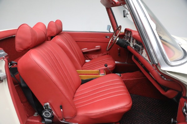 Used 1970 Mercedes-Benz 280 SL for sale Sold at Bugatti of Greenwich in Greenwich CT 06830 24