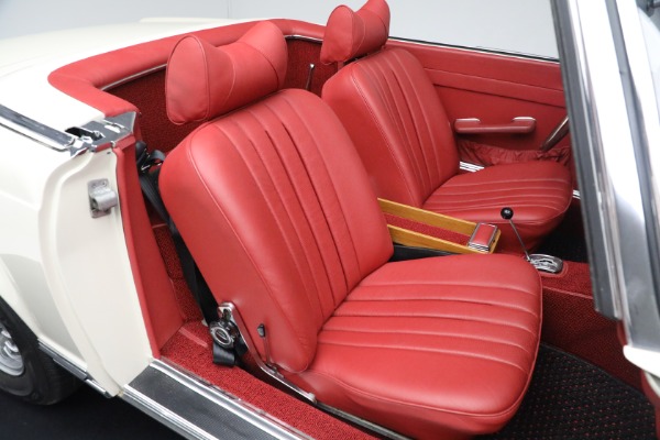 Used 1970 Mercedes-Benz 280 SL for sale Sold at Bugatti of Greenwich in Greenwich CT 06830 25