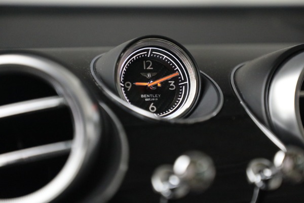 Used 2019 Bentley Bentayga V8 for sale Sold at Bugatti of Greenwich in Greenwich CT 06830 27