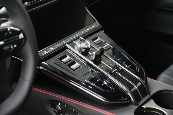 New 2025 Aston Martin Vantage for sale $235,300 at Bugatti of Greenwich in Greenwich CT 06830 19