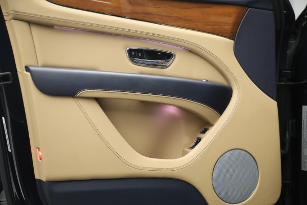 Used 2021 Bentley Bentayga V8 for sale Sold at Bugatti of Greenwich in Greenwich CT 06830 14