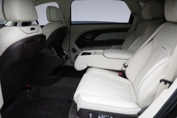 Used 2024 Bentley Bentayga EWB Azure V8 for sale $239,900 at Bugatti of Greenwich in Greenwich CT 06830 18