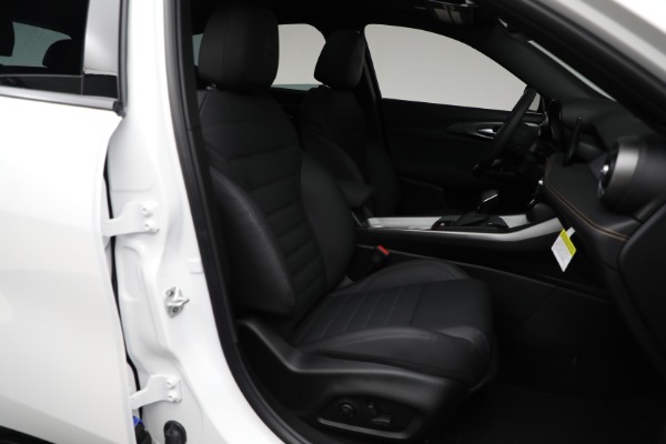 New 2025 Alfa Romeo Tonale for sale $51,430 at Bugatti of Greenwich in Greenwich CT 06830 13