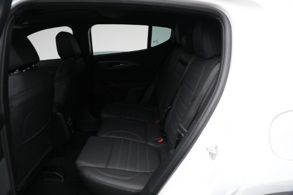 New 2025 Alfa Romeo Tonale for sale $51,430 at Bugatti of Greenwich in Greenwich CT 06830 14