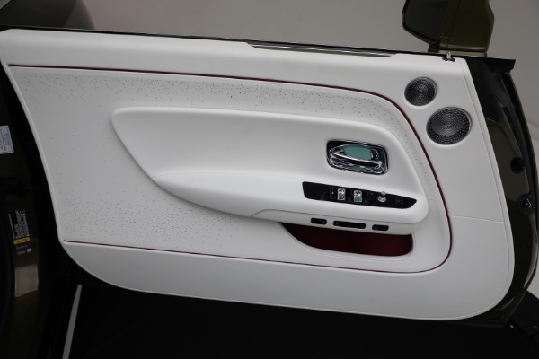 Used 2025 Rolls-Royce Spectre for sale $409,900 at Bugatti of Greenwich in Greenwich CT 06830 25