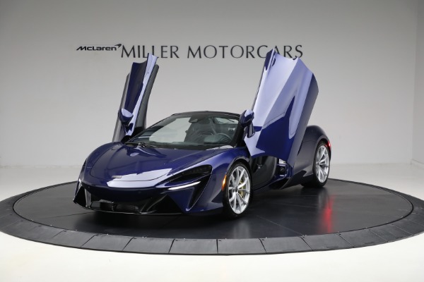 New 2025 McLaren Artura Spider TechLux for sale $327,158 at Bugatti of Greenwich in Greenwich CT 06830 14