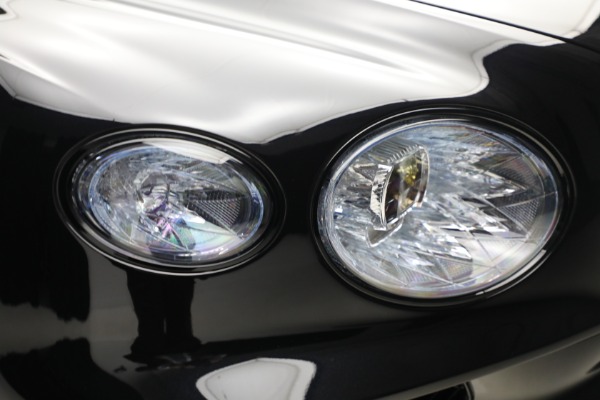 New 2025 Bentley Bentayga V8 for sale $228,900 at Bugatti of Greenwich in Greenwich CT 06830 13