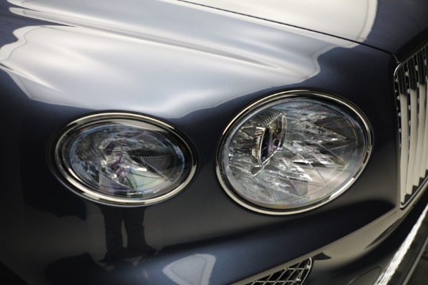 Used 2025 Bentley Bentayga EWB Azure V8 for sale $239,900 at Bugatti of Greenwich in Greenwich CT 06830 13