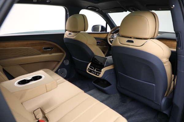 Used 2025 Bentley Bentayga EWB Azure V8 for sale $239,900 at Bugatti of Greenwich in Greenwich CT 06830 26
