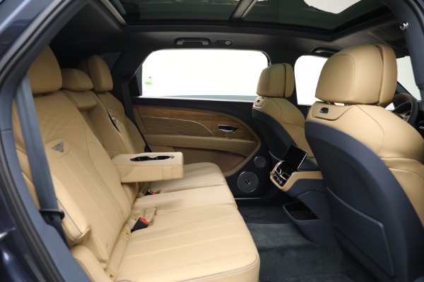 Used 2025 Bentley Bentayga EWB Azure V8 for sale $239,900 at Bugatti of Greenwich in Greenwich CT 06830 27