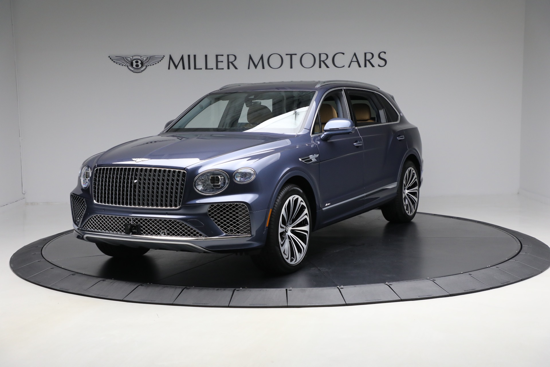 Used 2025 Bentley Bentayga EWB Azure V8 for sale $239,900 at Bugatti of Greenwich in Greenwich CT 06830 1