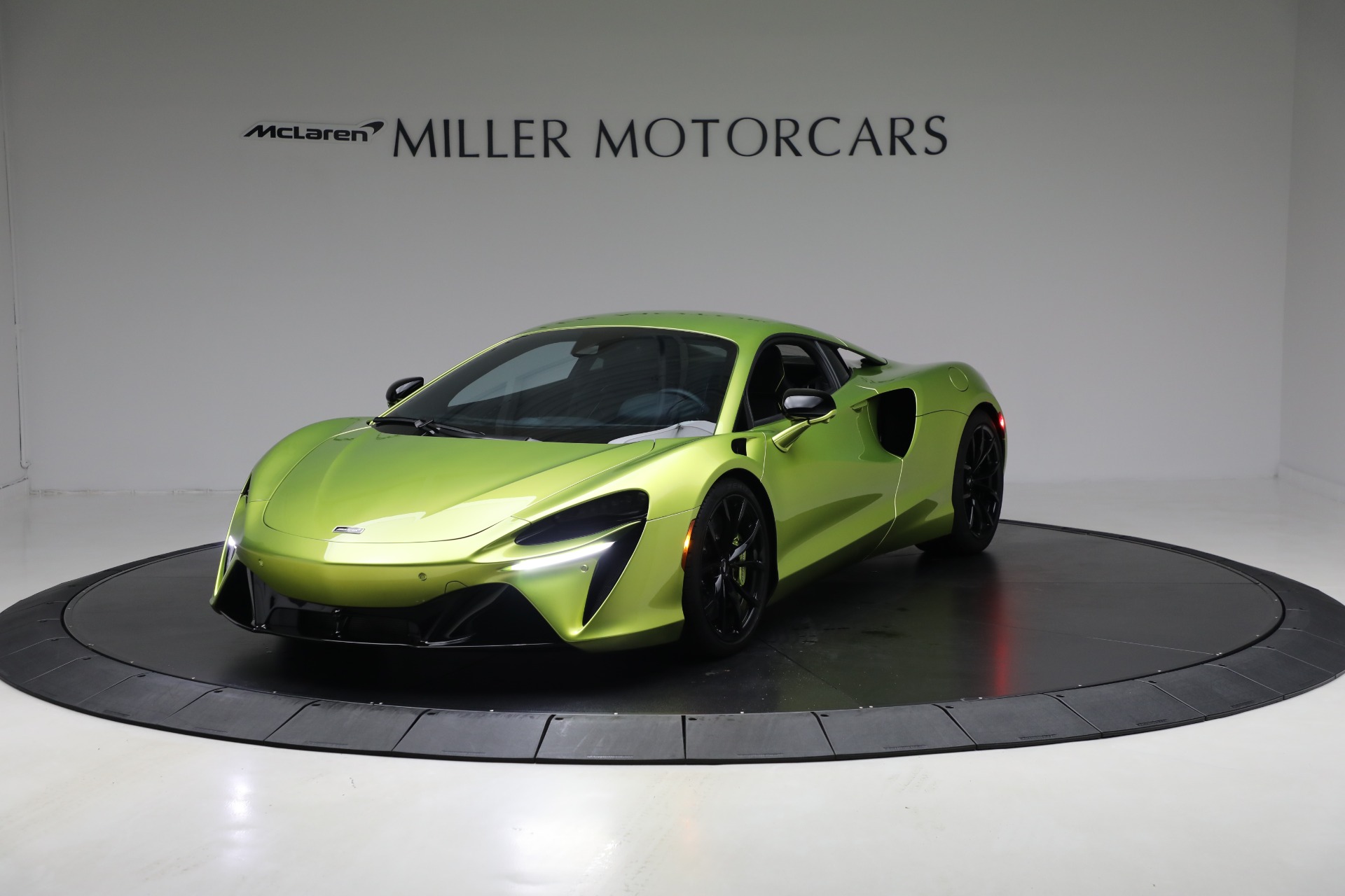 Used 2024 McLaren Artura TechLux for sale $191,900 at Bugatti of Greenwich in Greenwich CT 06830 1