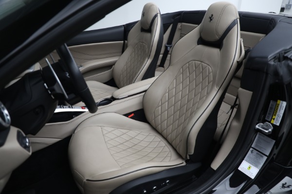 Used 2016 Ferrari California T for sale $122,900 at Bugatti of Greenwich in Greenwich CT 06830 16