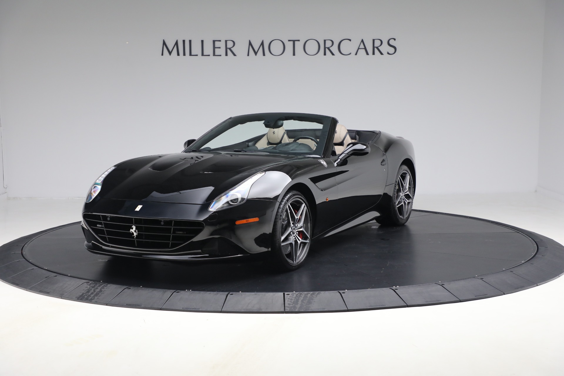 Used 2016 Ferrari California T for sale $122,900 at Bugatti of Greenwich in Greenwich CT 06830 1