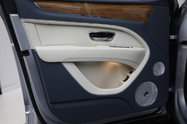 New 2025 Bentley Bentayga EWB V8 for sale $262,915 at Bugatti of Greenwich in Greenwich CT 06830 14