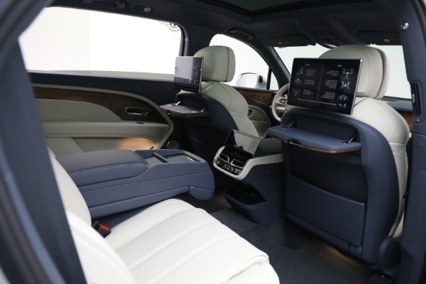 New 2025 Bentley Bentayga EWB V8 for sale $262,915 at Bugatti of Greenwich in Greenwich CT 06830 26
