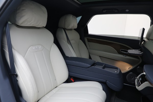 New 2025 Bentley Bentayga EWB V8 for sale $262,915 at Bugatti of Greenwich in Greenwich CT 06830 28