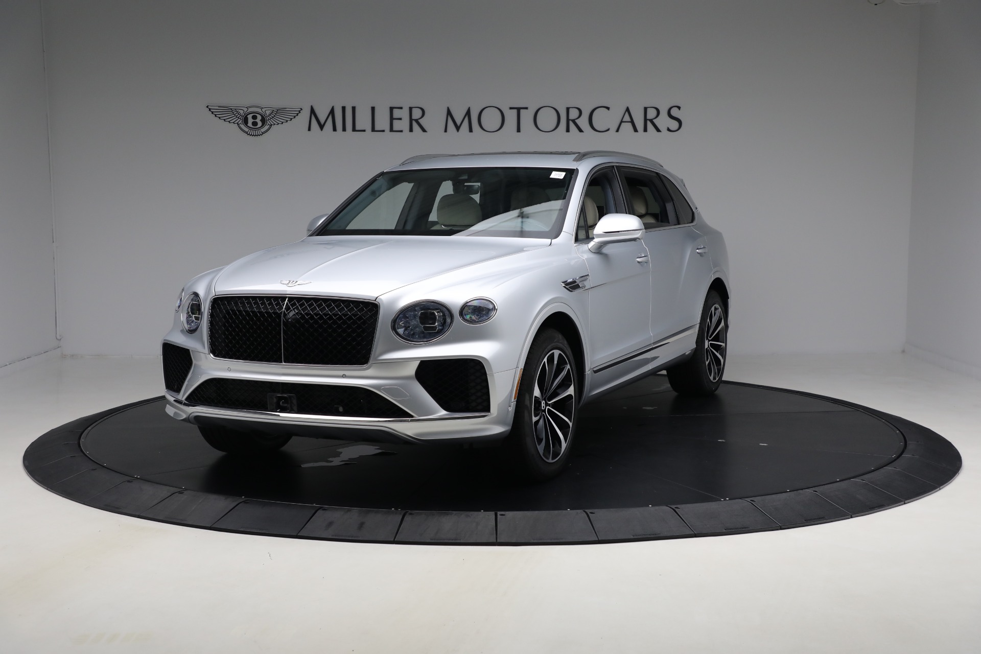 New 2025 Bentley Bentayga EWB V8 for sale $262,915 at Bugatti of Greenwich in Greenwich CT 06830 1
