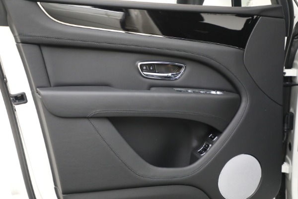 New 2025 Bentley Bentayga V8 for sale $199,900 at Bugatti of Greenwich in Greenwich CT 06830 14