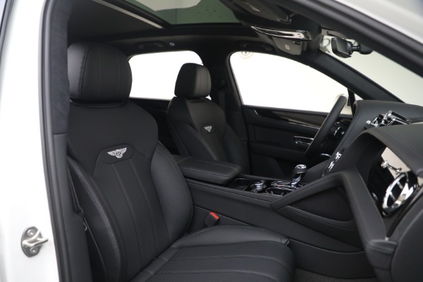 New 2025 Bentley Bentayga V8 for sale $199,900 at Bugatti of Greenwich in Greenwich CT 06830 25