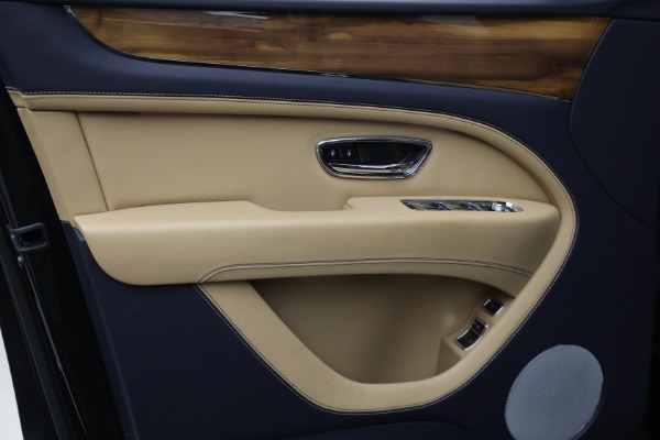 Used 2024 Bentley Bentayga EWB V8 for sale $204,900 at Bugatti of Greenwich in Greenwich CT 06830 17