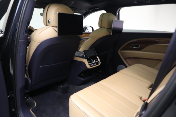 Used 2024 Bentley Bentayga EWB V8 for sale $204,900 at Bugatti of Greenwich in Greenwich CT 06830 21