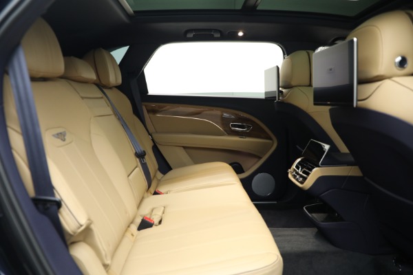Used 2024 Bentley Bentayga EWB V8 for sale $204,900 at Bugatti of Greenwich in Greenwich CT 06830 25