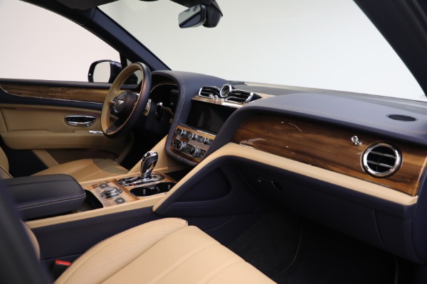 Used 2024 Bentley Bentayga EWB V8 for sale $204,900 at Bugatti of Greenwich in Greenwich CT 06830 28