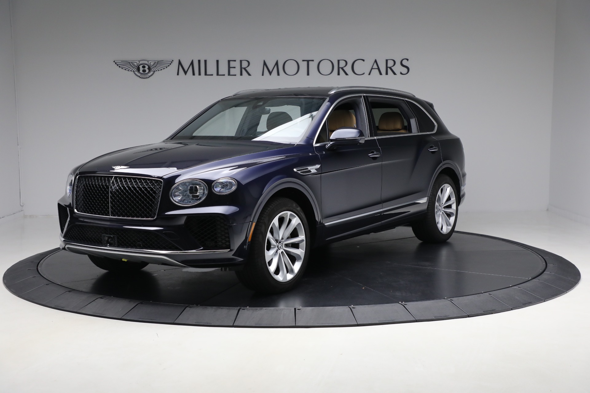 Used 2024 Bentley Bentayga EWB V8 for sale $204,900 at Bugatti of Greenwich in Greenwich CT 06830 1