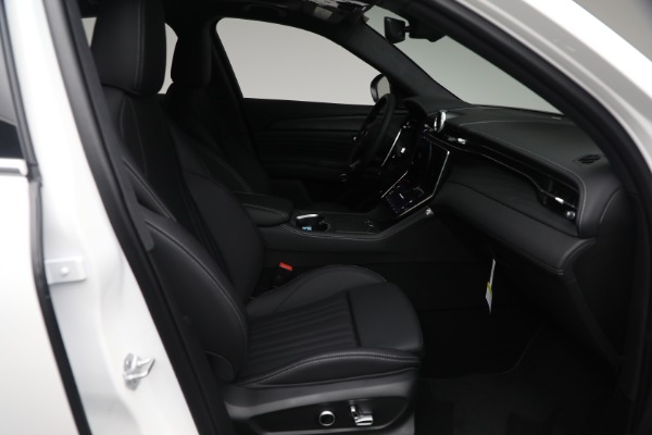 Used 2025 Maserati Grecale for sale $57,550 at Bugatti of Greenwich in Greenwich CT 06830 15