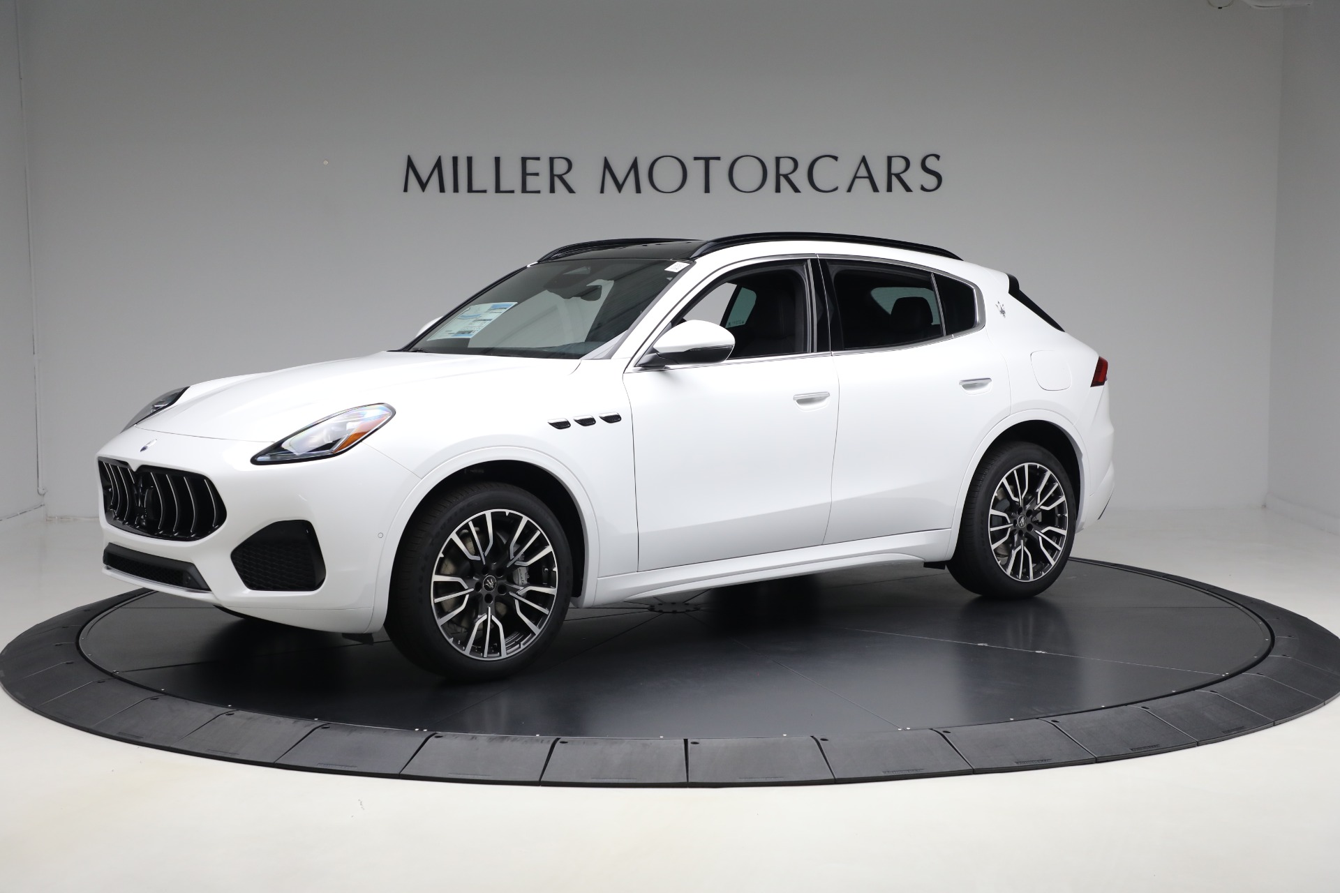 Used 2025 Maserati Grecale for sale $57,550 at Bugatti of Greenwich in Greenwich CT 06830 1