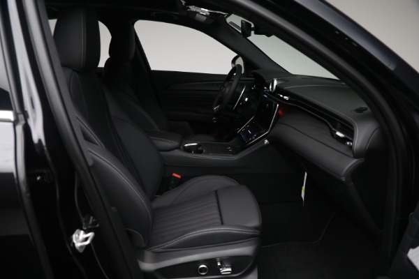 New 2025 Maserati Grecale for sale $71,739 at Bugatti of Greenwich in Greenwich CT 06830 16